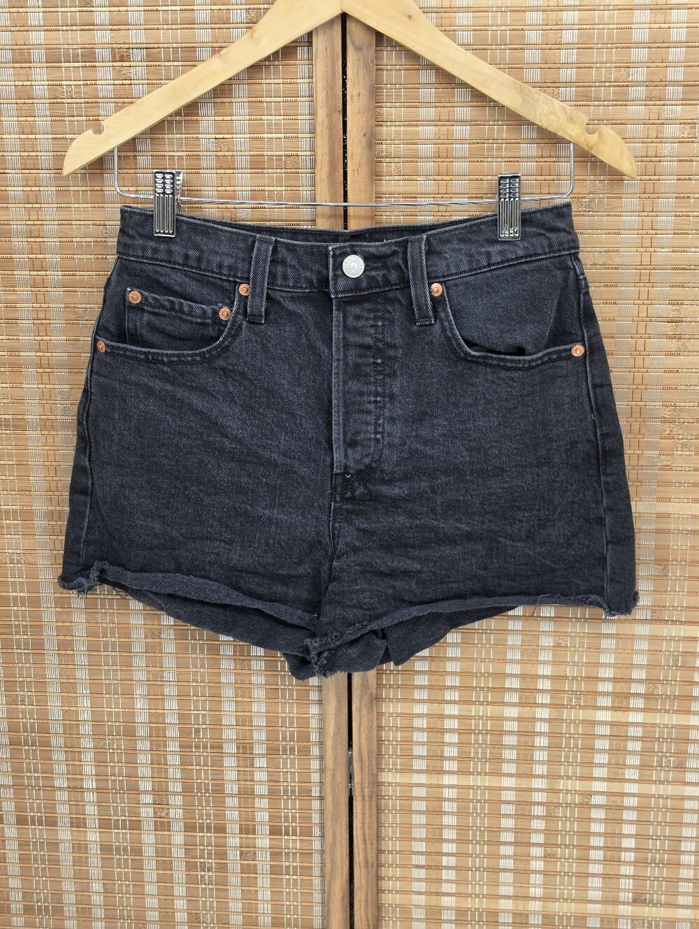 ☆ Levi's Ribcage Shorts Black Button Fly Denim Raw Hem Size 27